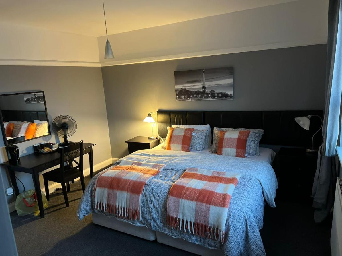 Upton Arms Hotel 폰트프랙트 외부 사진