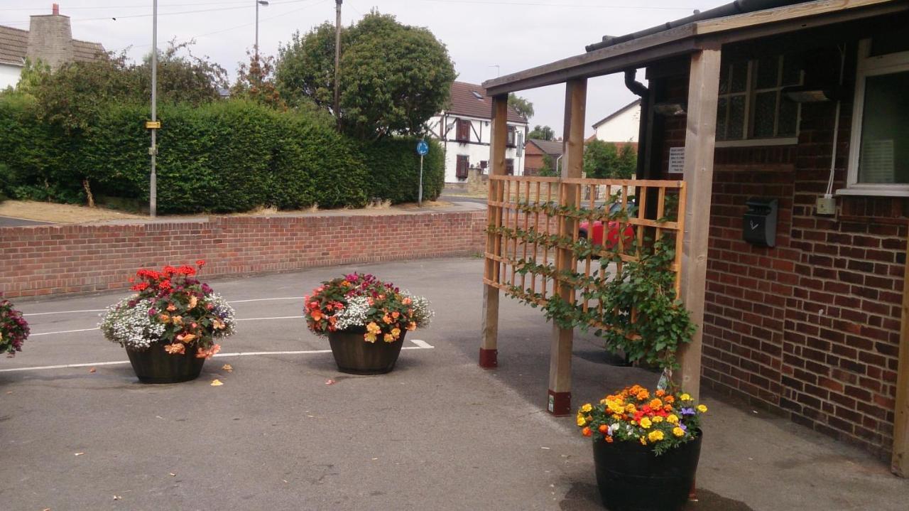 Upton Arms Hotel 폰트프랙트 외부 사진